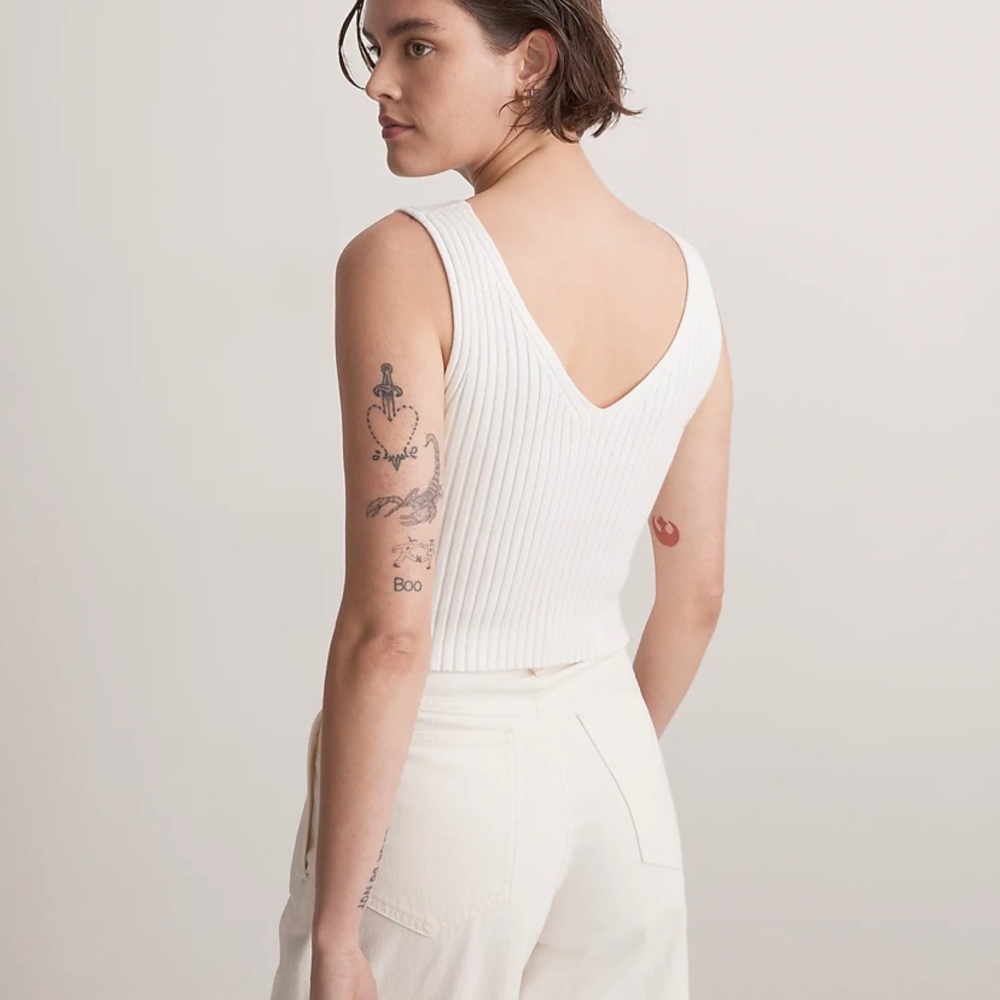 V-Neck Sweater Tank Eyelet White - Picture 4 of 8